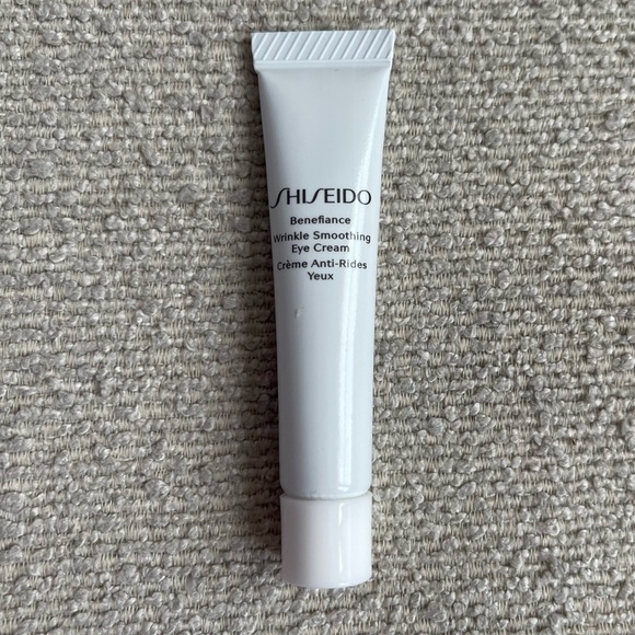 Shiseido Benefiance Wrinkle Smoothing Eye Cream 5ml Deluxe mini - Picture 6 of 8